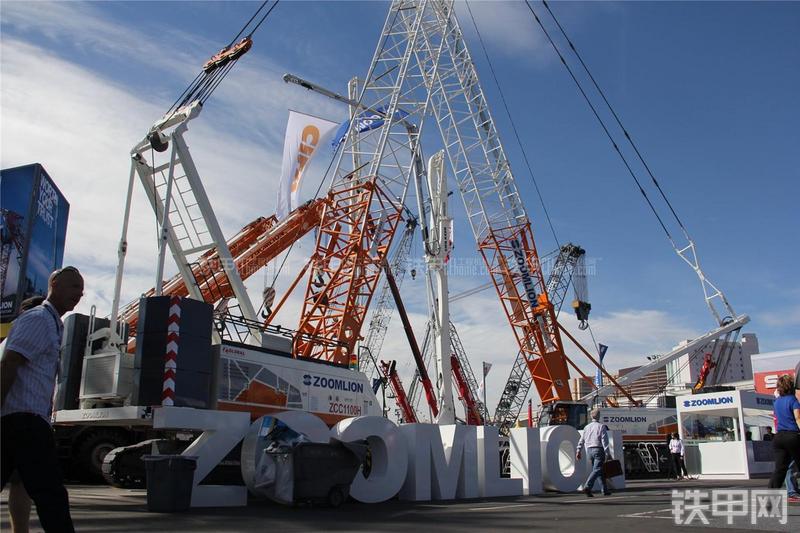 中联重科ZCC1100H起重机局部