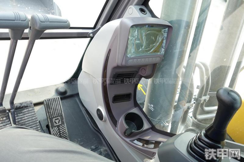 徐工XE265C挖掘机局部