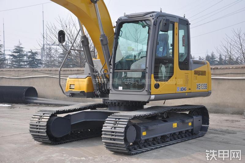 徐工XE135B挖掘机局部