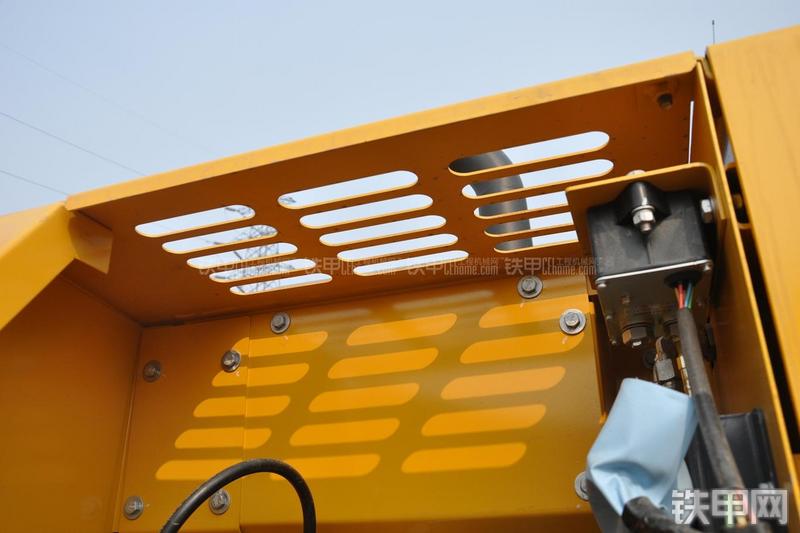 徐工XE135B挖掘机局部