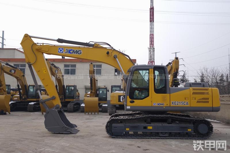 徐工XE215CA挖掘机整机外观