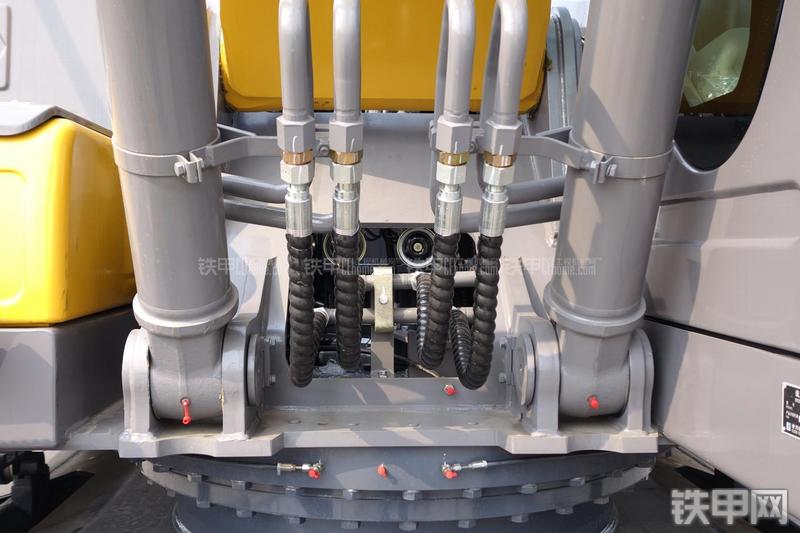 徐工XE265C挖掘机局部