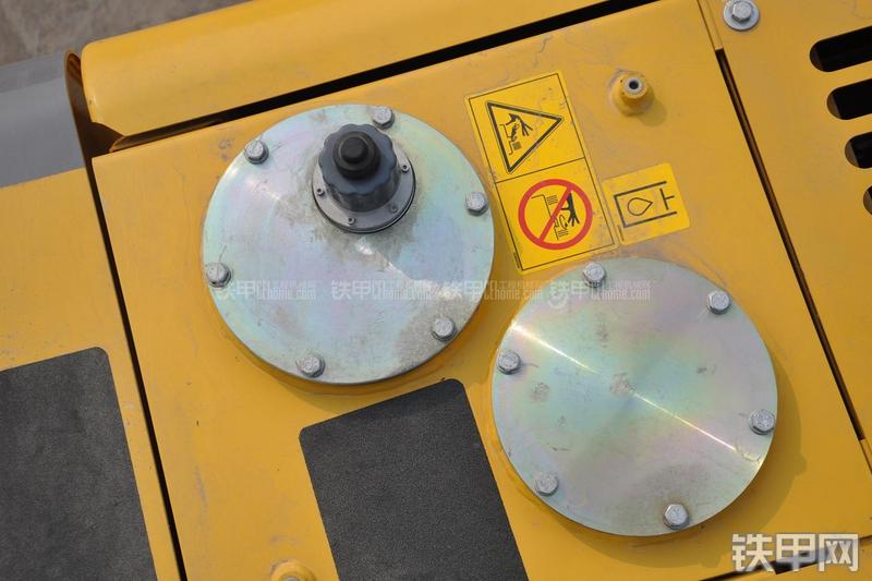 徐工XE135B挖掘机局部