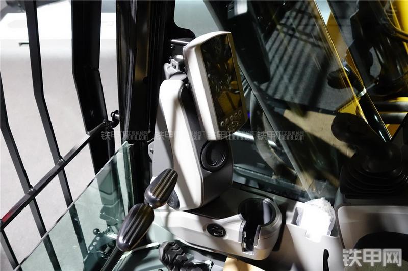 卡特彼勒390FLME挖掘机局部