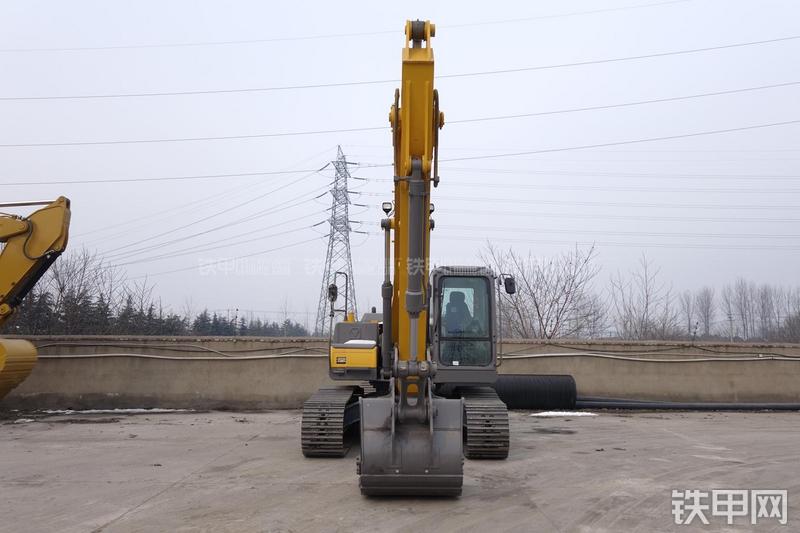 徐工XE215CA挖掘机整机外观