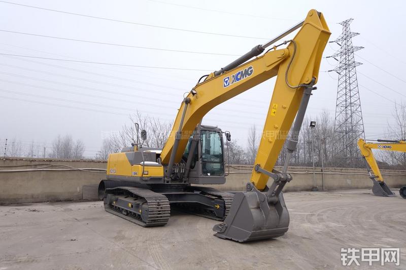 徐工XE215CA挖掘机整机外观