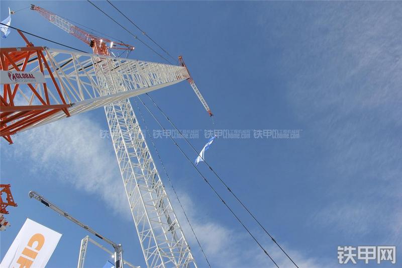 中联重科ZCC3000H起重机局部