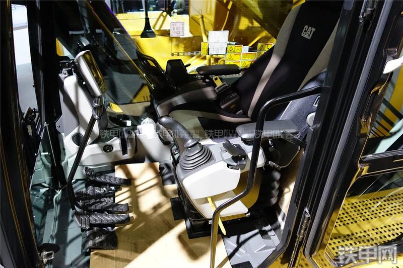 卡特彼勒390FLME挖掘机局部