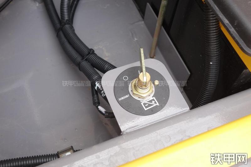 徐工XE265C挖掘机局部