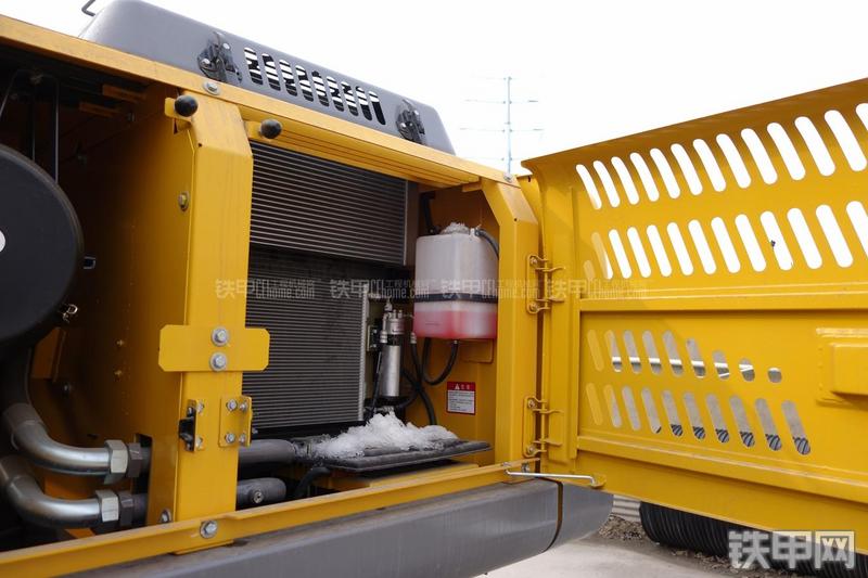 徐工XE215CA挖掘机局部