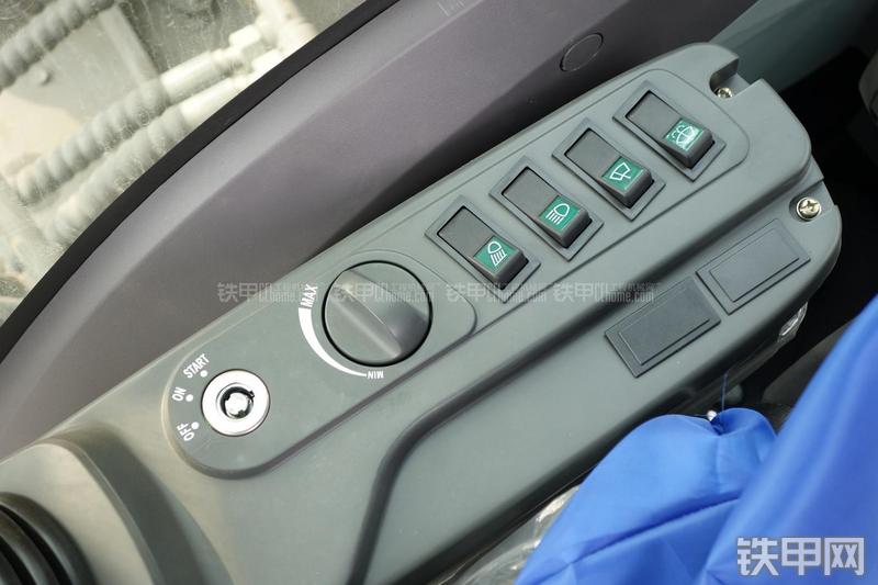 徐工XE215CA挖掘机局部