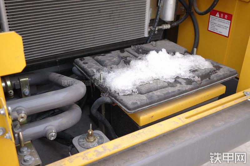 徐工XE215CA挖掘机局部