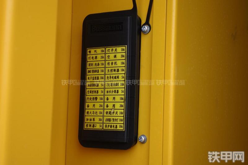 徐工XE265C挖掘机局部