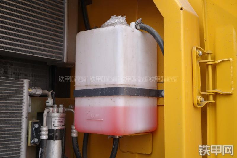 徐工XE215CA挖掘机局部