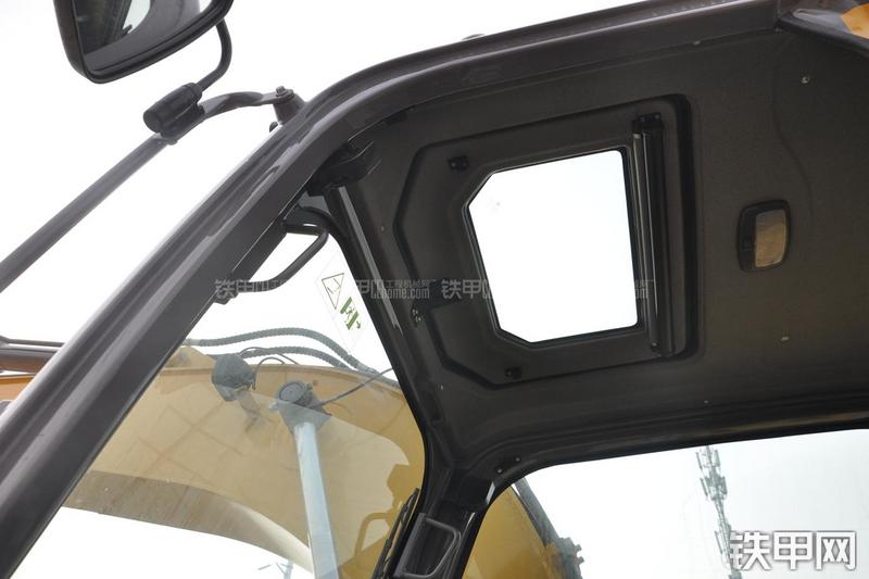 徐工XE135B挖掘机局部