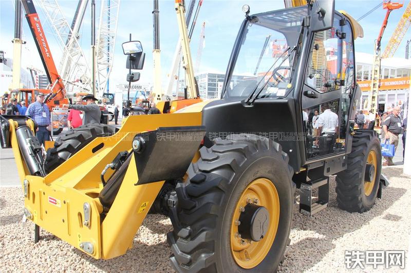 卡特彼勒TH514C伸缩臂叉车局部