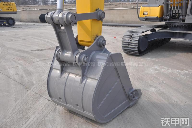 徐工XE135B挖掘机局部