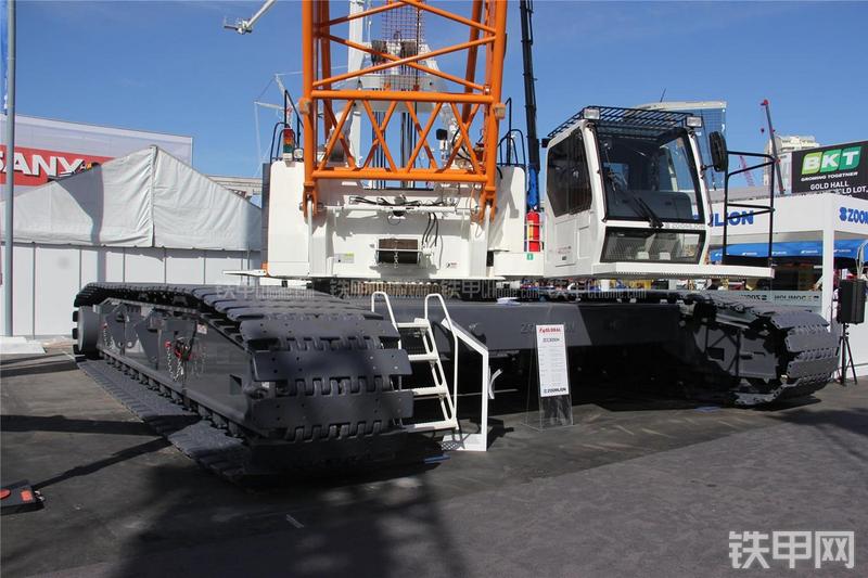 中联重科ZCC3000H起重机局部