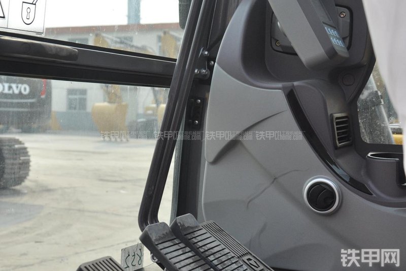 徐工XE135B挖掘机局部