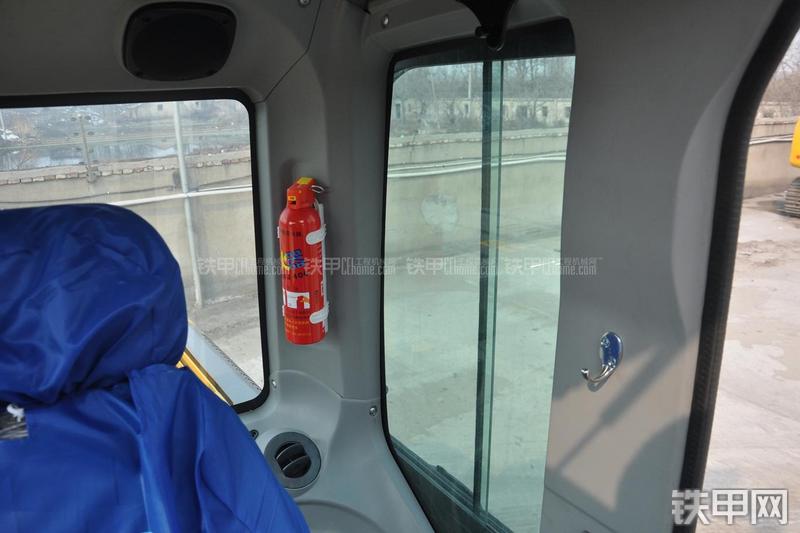 徐工XE135B挖掘机局部