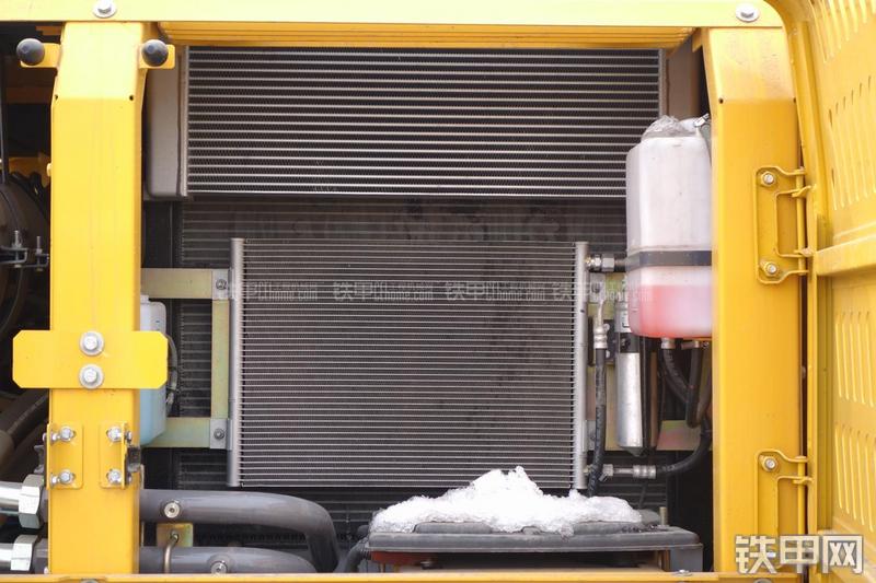 徐工XE215CA挖掘机局部