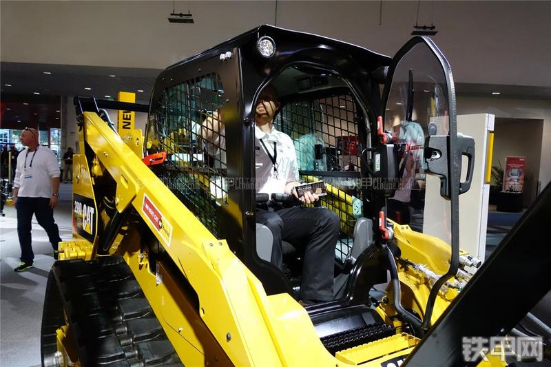 卡特彼勒299D-XHP滑移装载机局部