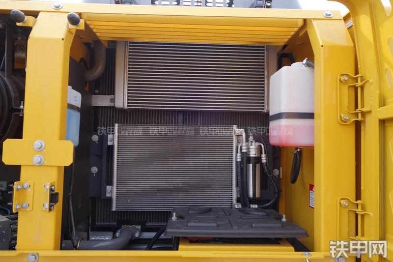 徐工XE265C挖掘机局部