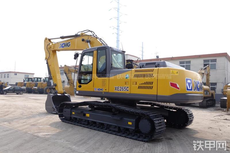 徐工XE265C挖掘机整机外观