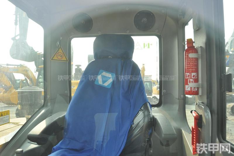 徐工XE60CA挖掘机局部