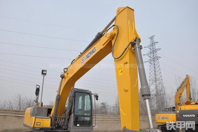 徐工XE135B挖掘机局部