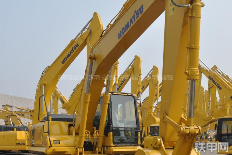 小松PC270-7挖掘机整机外观