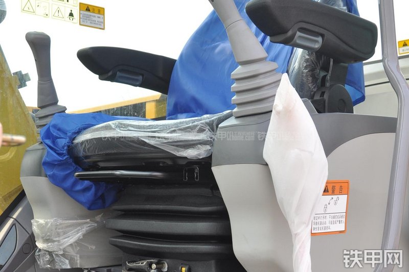 徐工XE135B挖掘机局部