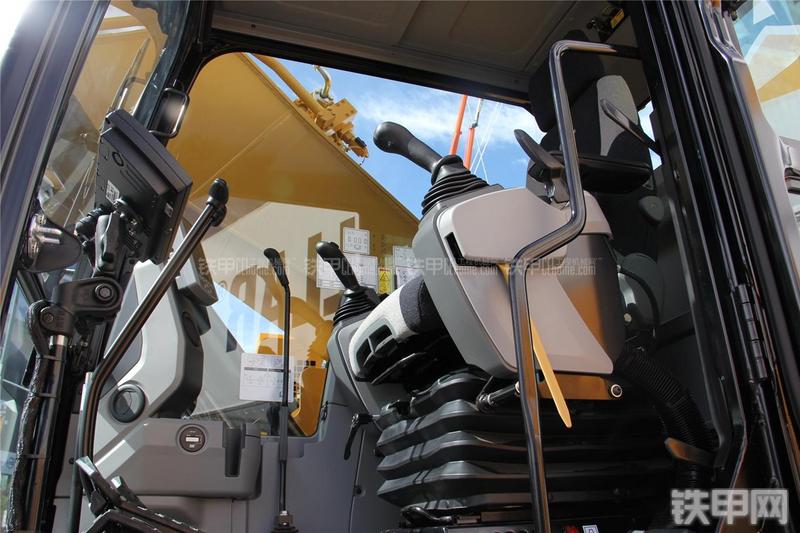 卡特彼勒335FLCR挖掘机局部