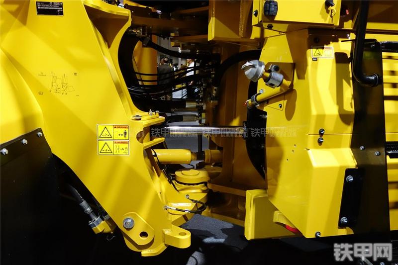 卡特彼勒982M装载机局部