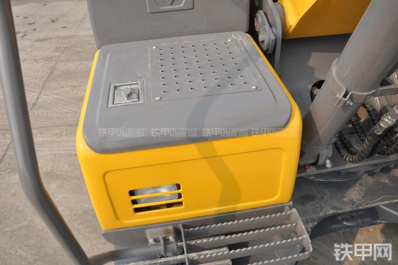 徐工XE135B挖掘机局部