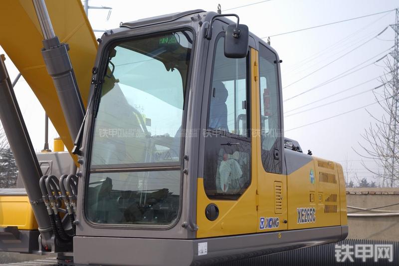 徐工XE265C挖掘机局部