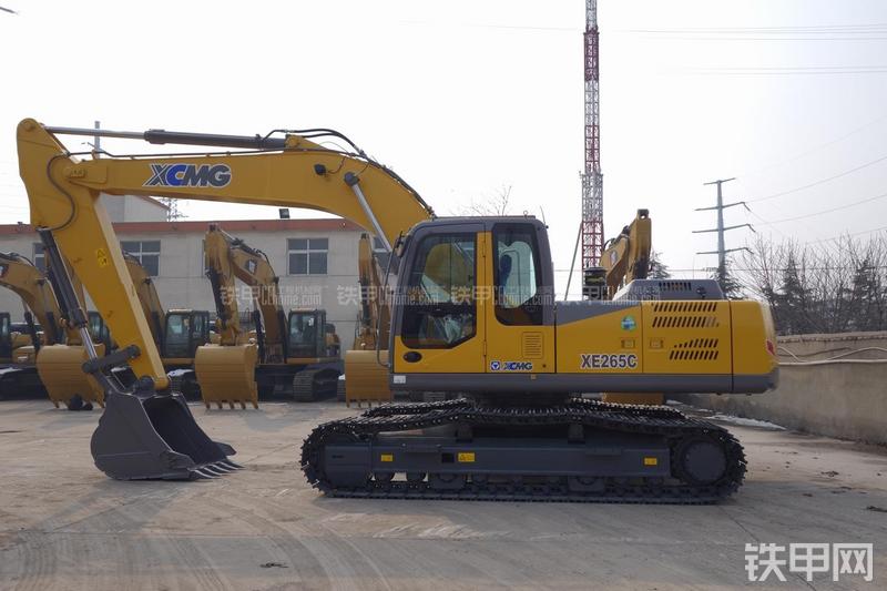 徐工XE265C挖掘机整机外观