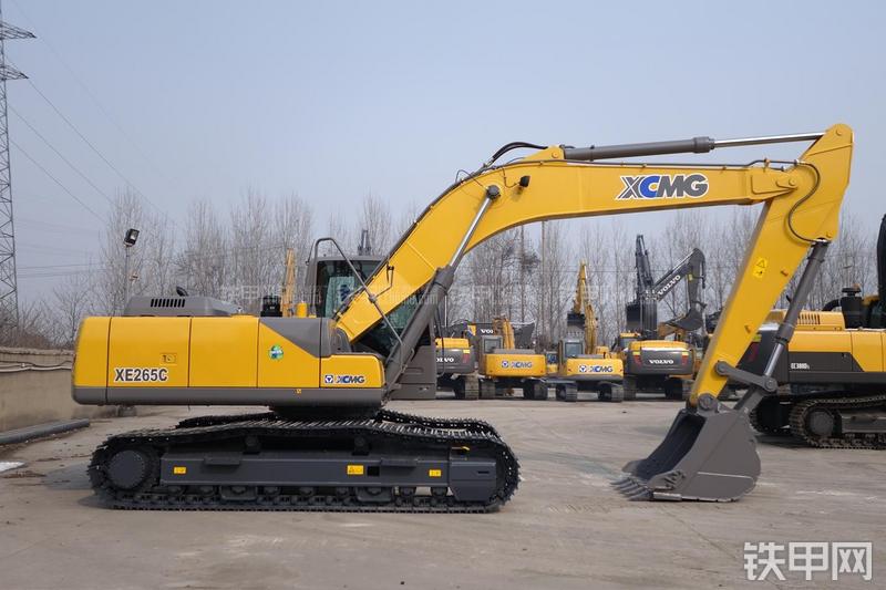 徐工XE265C挖掘机局部