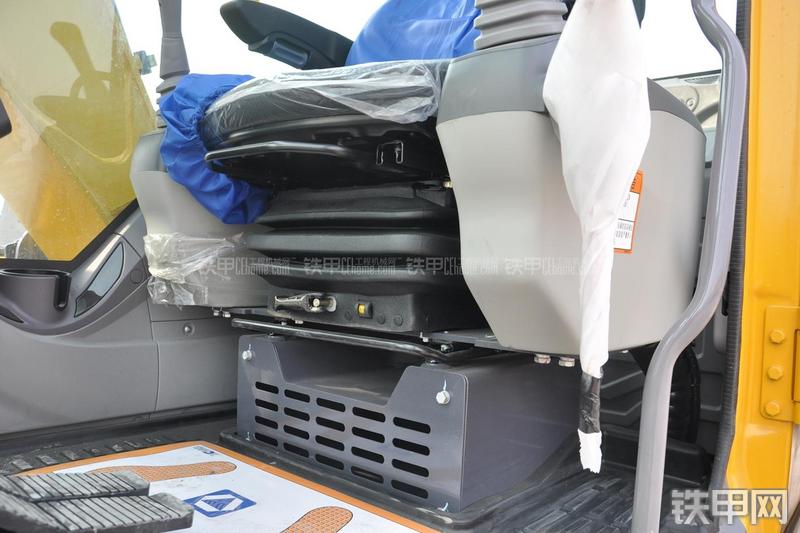 徐工XE135B挖掘机局部