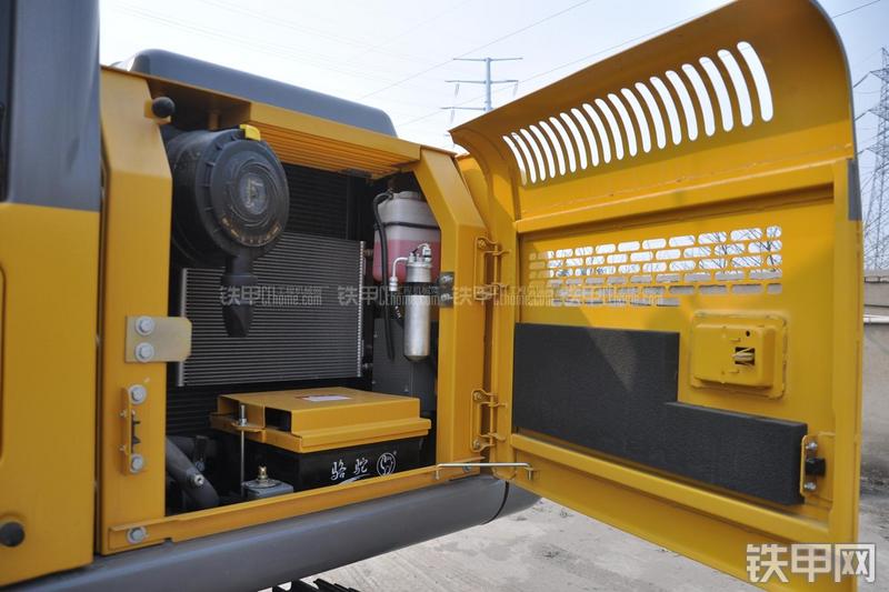 徐工XE135B挖掘机局部