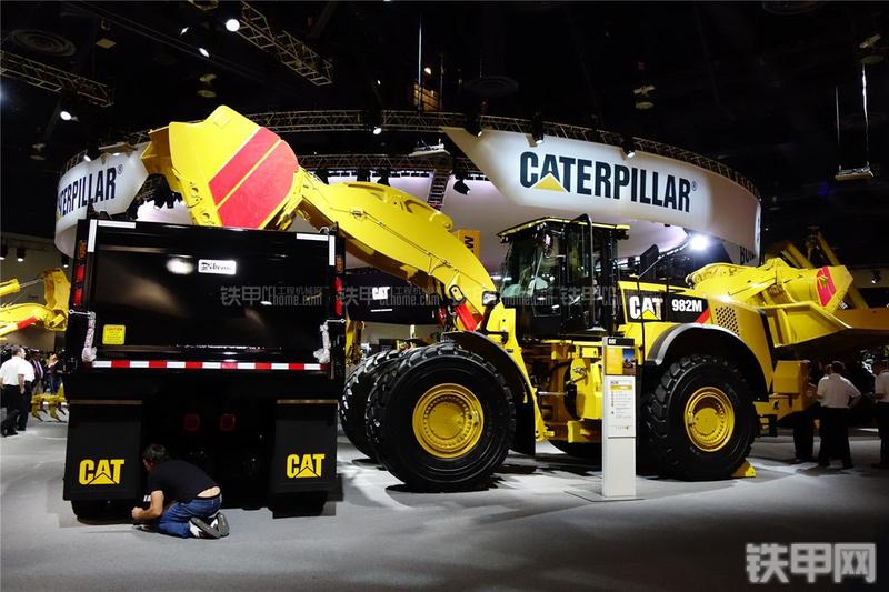 卡特彼勒982M装载机整机外观
