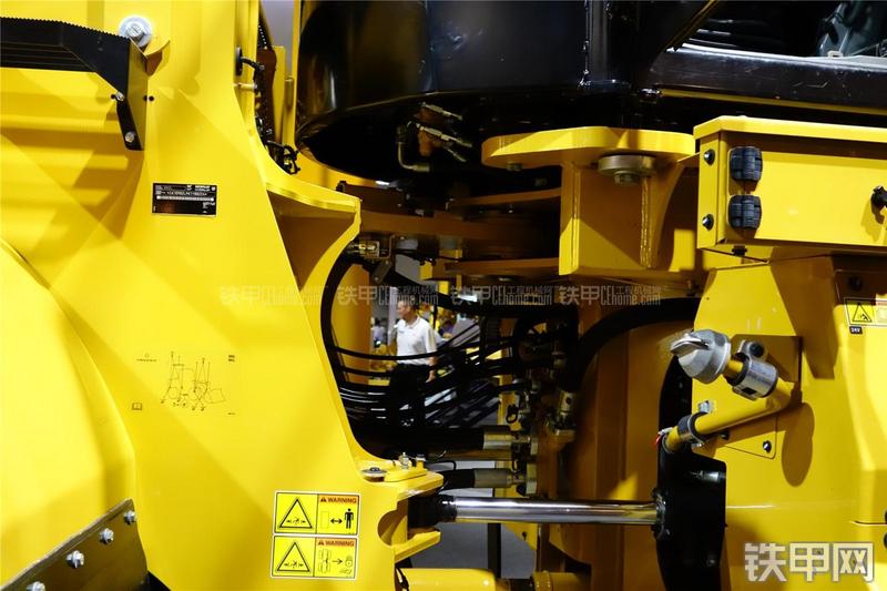 卡特彼勒982M装载机局部