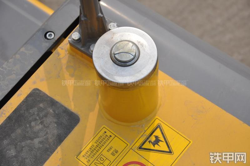 徐工XE135B挖掘机局部