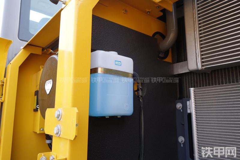 徐工XE265C挖掘机局部