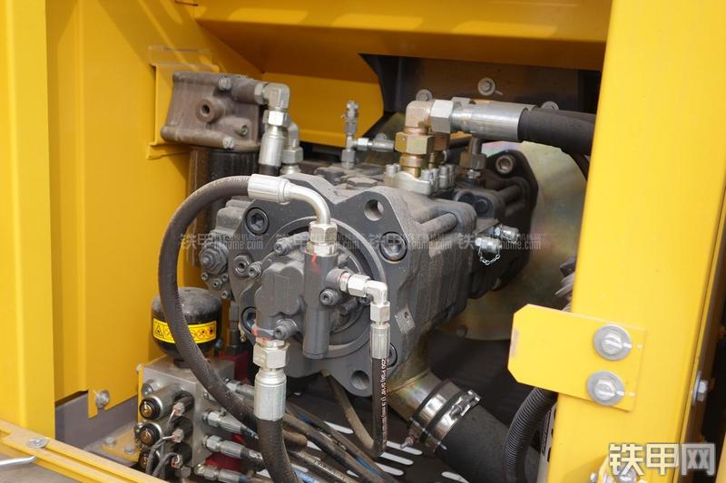 徐工XE215CA挖掘机局部