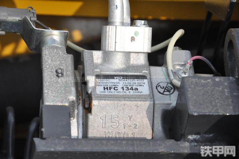 小松PC270-7挖掘机局部