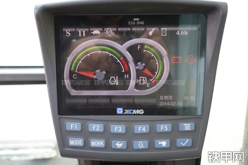 徐工XE215CA挖掘机局部