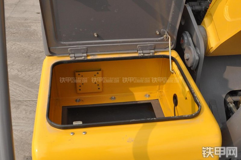 徐工XE135B挖掘机局部