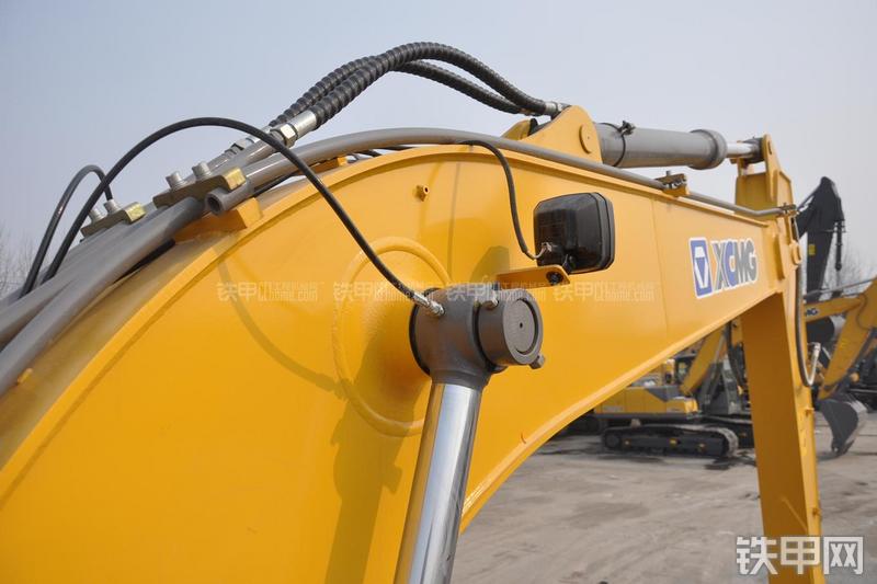 徐工XE135B挖掘机局部