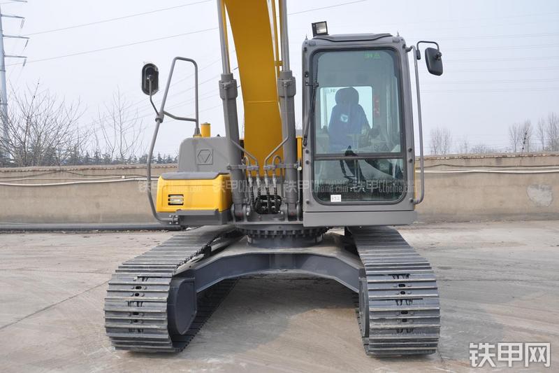 徐工XE135B挖掘机局部